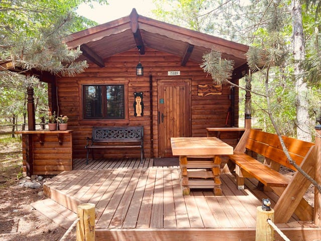 Honey Bear Hideaway-cabin in the heart of Hayward